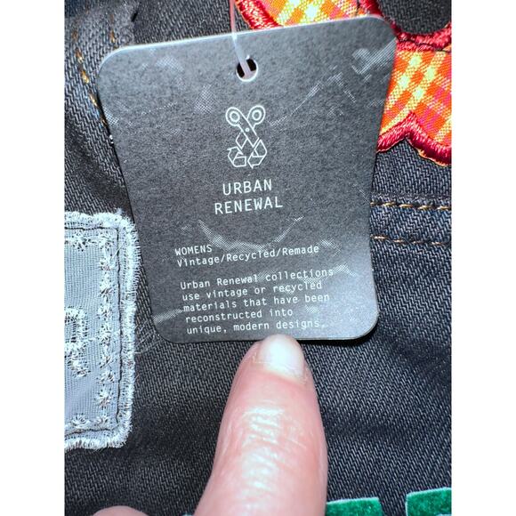 NWT VINTAGE LEVI'S BLACK PATCHED DAISY DUKE CUTOFF SHORTS URBAN RENEWAL - Picture 4 of 11